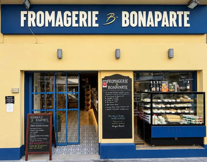 Devanture de la Fromagerie Bonaparte, rue Bonaparte à Nice, point de vente Rouge Cabosse®