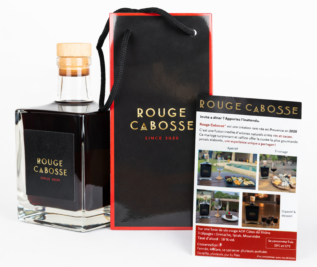 photo de la bouteille avec la carte de dégustation et le sac cadeaux 